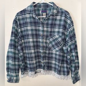 Northcrest Women’s Flannel‎ With Lace Bottom Hem Edging Sz 1X 14/16 Cropped